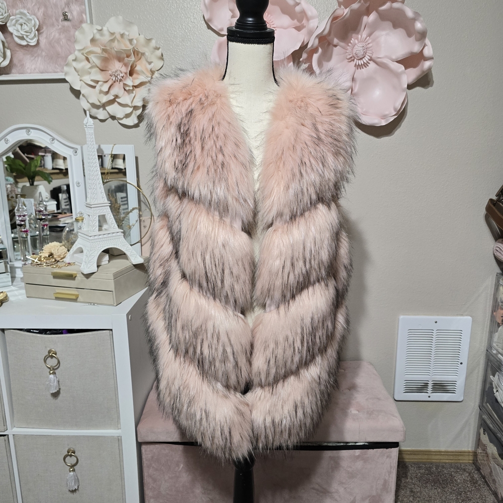 Chic Pink Faux Fur Vest